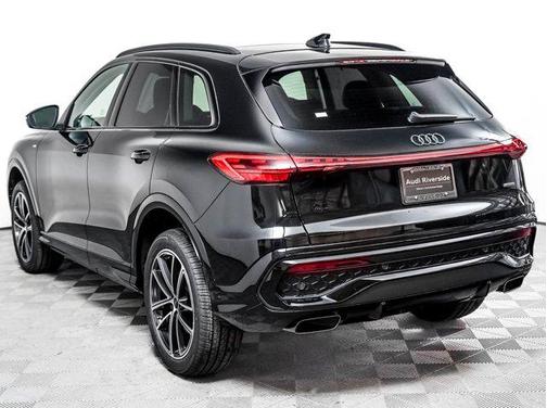 Mythos Black Metallic 2026 Audi Q5 Premium Plus TFSI quattro S tronic