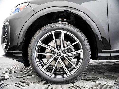 Mythos Black Metallic 2026 Audi Q5 Premium Plus TFSI quattro S tronic