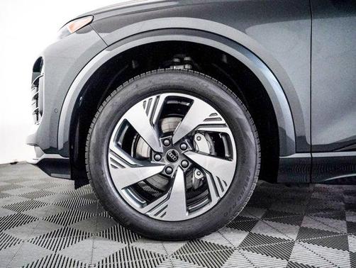 2025 Audi Q6 e-tron Premium quattro