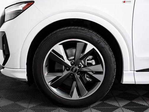 2024 Audi Q4 e-tron Premium 55 quattro