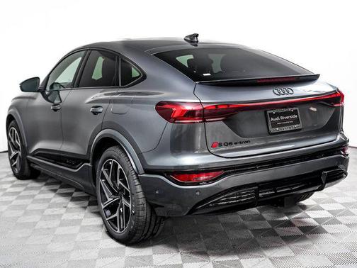 Daytona Gray Pearl Effect 2027 Audi SQ6 e-tron Sportback Premium Plus