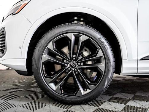 2025 Audi Q7 55 Premium Plus
