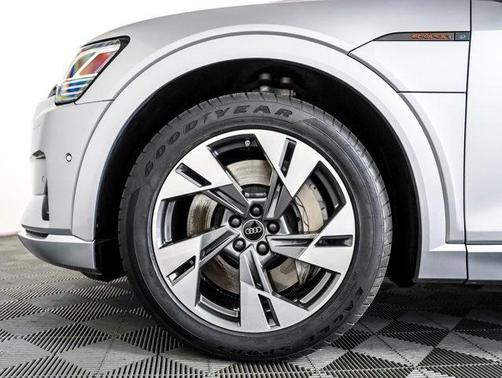 2022 Audi e-tron Premium