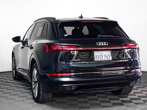 2021 Audi e-tron Premium Plus