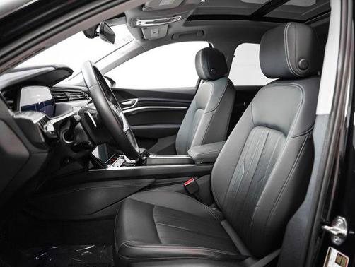 2021 Audi e-tron Premium Plus