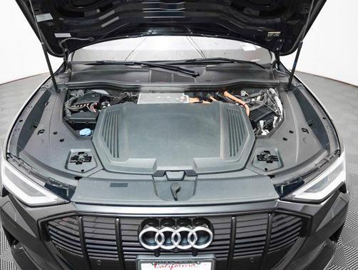 2021 Audi e-tron Premium Plus