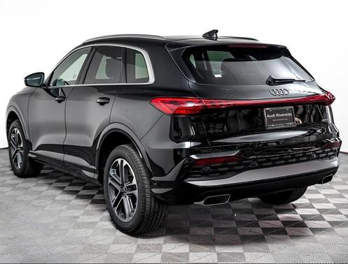 Mythos Black Metallic 2026 Audi Q5 Premium TFSI quattro S tronic