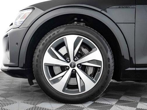 2024 Audi Q8 e-tron Premium Plus