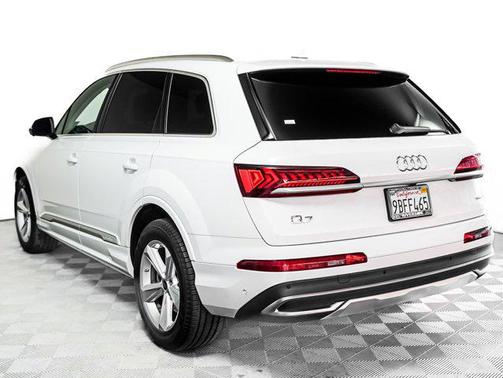 2022 Audi Q7 45 Premium