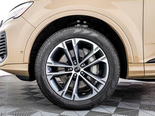 2025 Audi Q7 45 Premium Plus