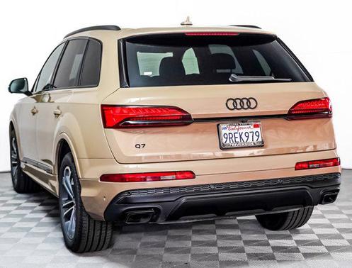 2025 Audi Q7 45 Premium Plus