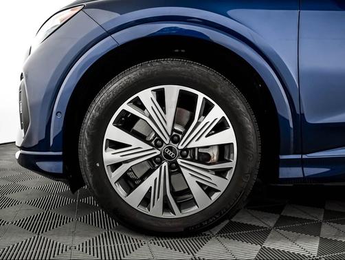 Navarra Blue Metallic 2023 Audi Q4 e-tron Premium Plus 40 RWD