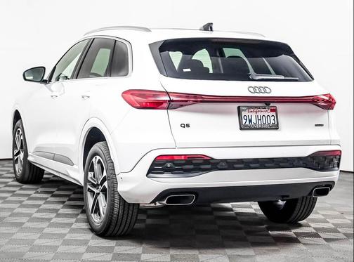 Arkona White 2025 Audi Q5 Premium TFSI quattro S tronic
