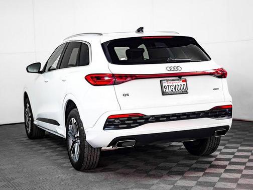2025 Audi Q5 Premium TFSI quattro S tronic