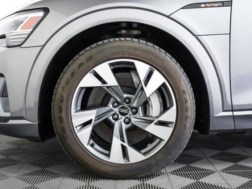 2021 Audi e-tron Premium