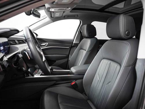 2021 Audi e-tron Premium