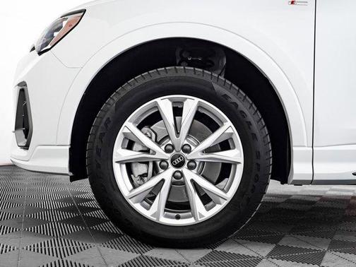 2022 Audi Q3 45 S line Premium