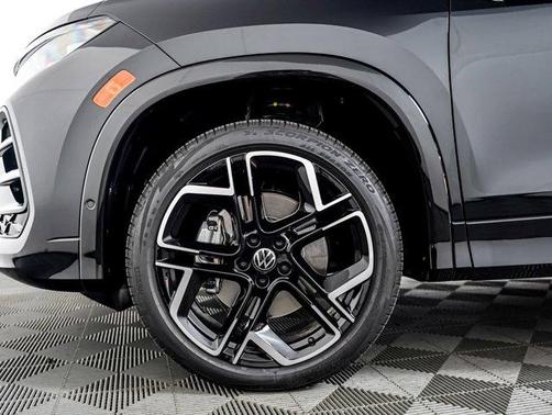 2026 Volkswagen Tiguan 2.0T SEL R-Line 4MOTION