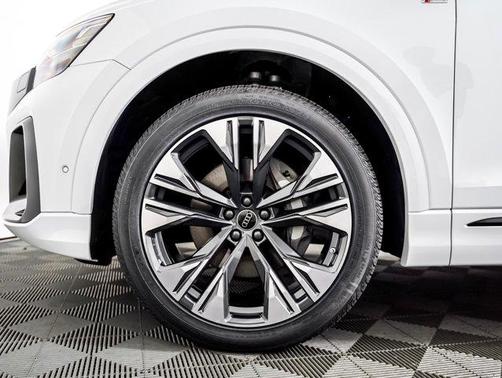 Glacier White Metallic 2026 Audi Q8 55 Premium Plus