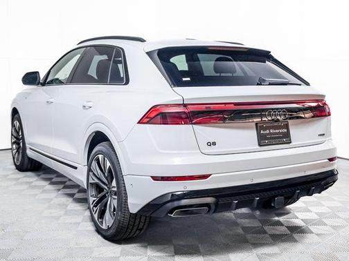 Glacier White Metallic 2026 Audi Q8 55 Premium Plus