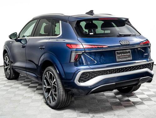 Navarra Blue Metallic 2026 Audi Q3 TFSI quattro S tronic