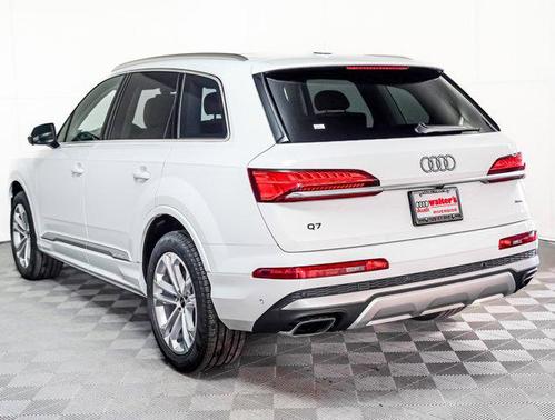 2025 Audi Q7 45 Premium Plus