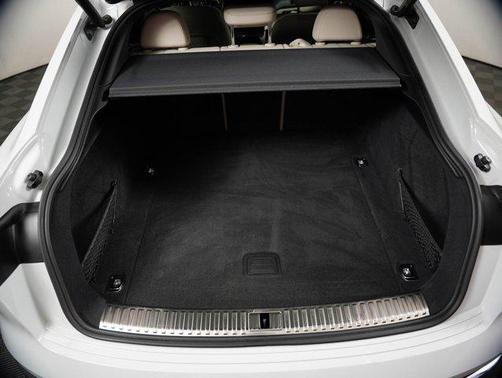 Glacier White Metallic 2024 Audi Q8 e-tron Premium Plus