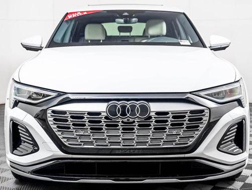 Glacier White Metallic 2024 Audi Q8 e-tron Premium Plus