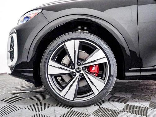 Mythos Black Metallic 2025 Audi SQ5 3.0T Premium Plus