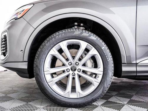 2025 Audi Q7 45 Premium Plus