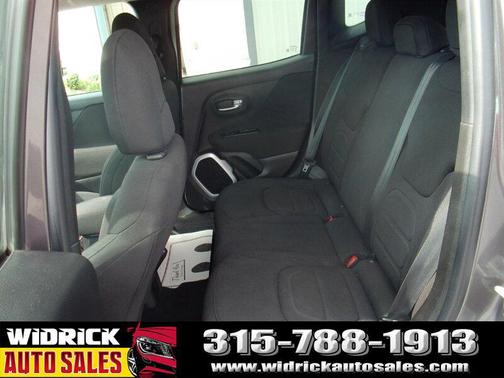 Granite Crystal Metallic Clear Coat 2018 Jeep Renegade Latitude