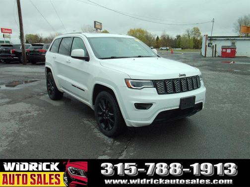Bright White Clear Coat 2021 Jeep Grand Cherokee Laredo