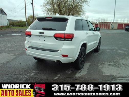 Bright White Clear Coat 2021 Jeep Grand Cherokee Laredo