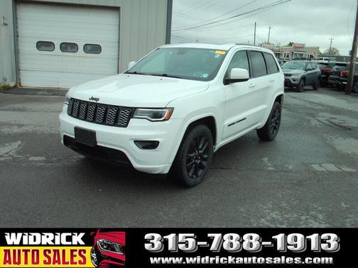 Bright White Clear Coat 2021 Jeep Grand Cherokee Laredo