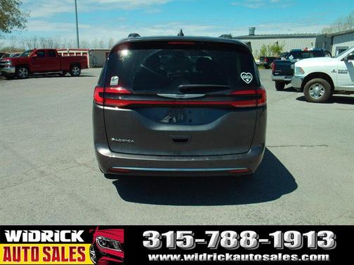 Granite Crystal Metallic Clear Coat 2022 Chrysler Pacifica Touring L