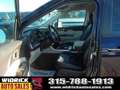 2024 Kia Carnival LX