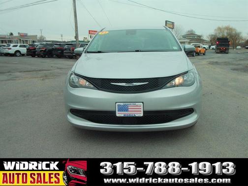 2023 Chrysler Voyager LX