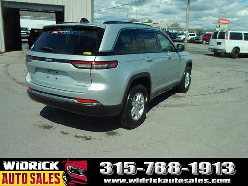 Silver Zynith Clear Coat 2023 Jeep Grand Cherokee Laredo