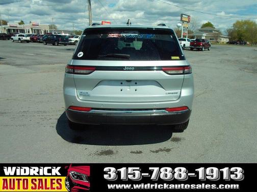 Silver Zynith Clear Coat 2023 Jeep Grand Cherokee Laredo