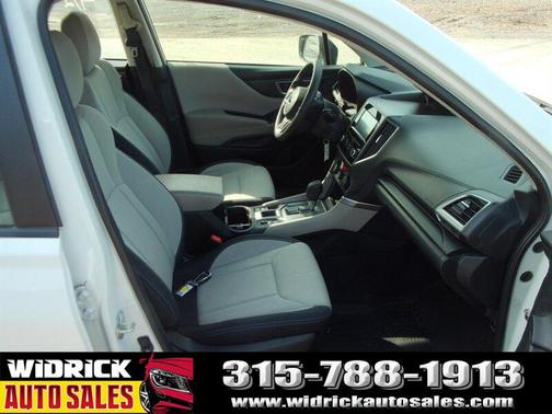 Crystal White Pearl 2022 Subaru Forester Base