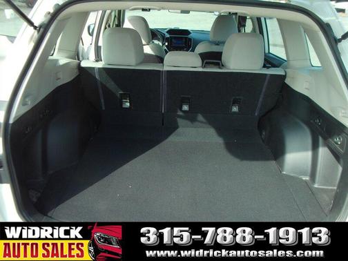 Crystal White Pearl 2022 Subaru Forester Base