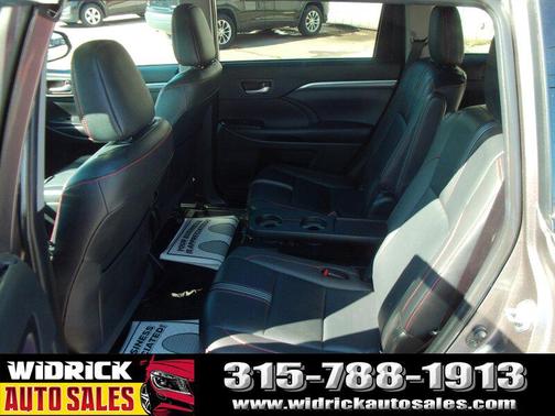 Predawn Gray Mica 2019 Toyota Highlander SE