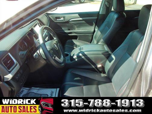 Predawn Gray Mica 2019 Toyota Highlander SE