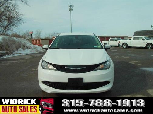 2022 Chrysler Voyager LX