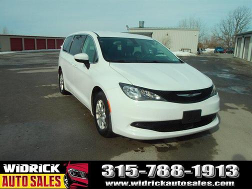 2022 Chrysler Voyager LX