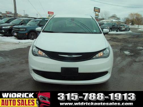 2021 Chrysler Voyager LX