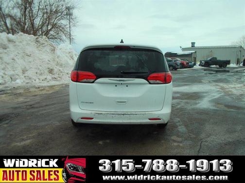 2021 Chrysler Voyager LX