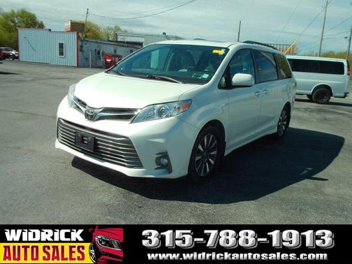 Blizzard Pearl 2018 Toyota Sienna XLE Premium