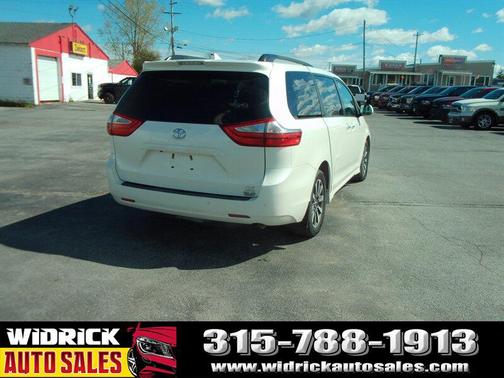 Blizzard Pearl 2018 Toyota Sienna XLE Premium