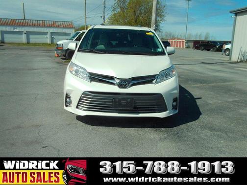 Blizzard Pearl 2018 Toyota Sienna XLE Premium